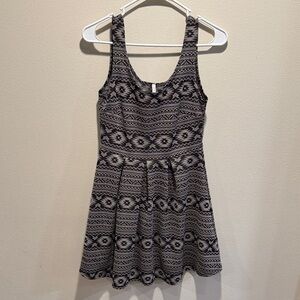 Black and White Geometric Patterned Sleeveless Dress